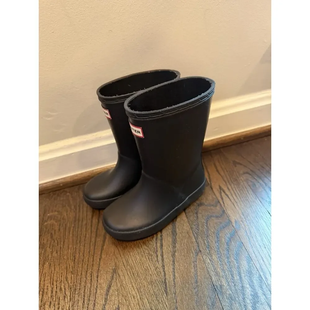 Hunter Kids First Classic Rain Boots in black Size 9 Us